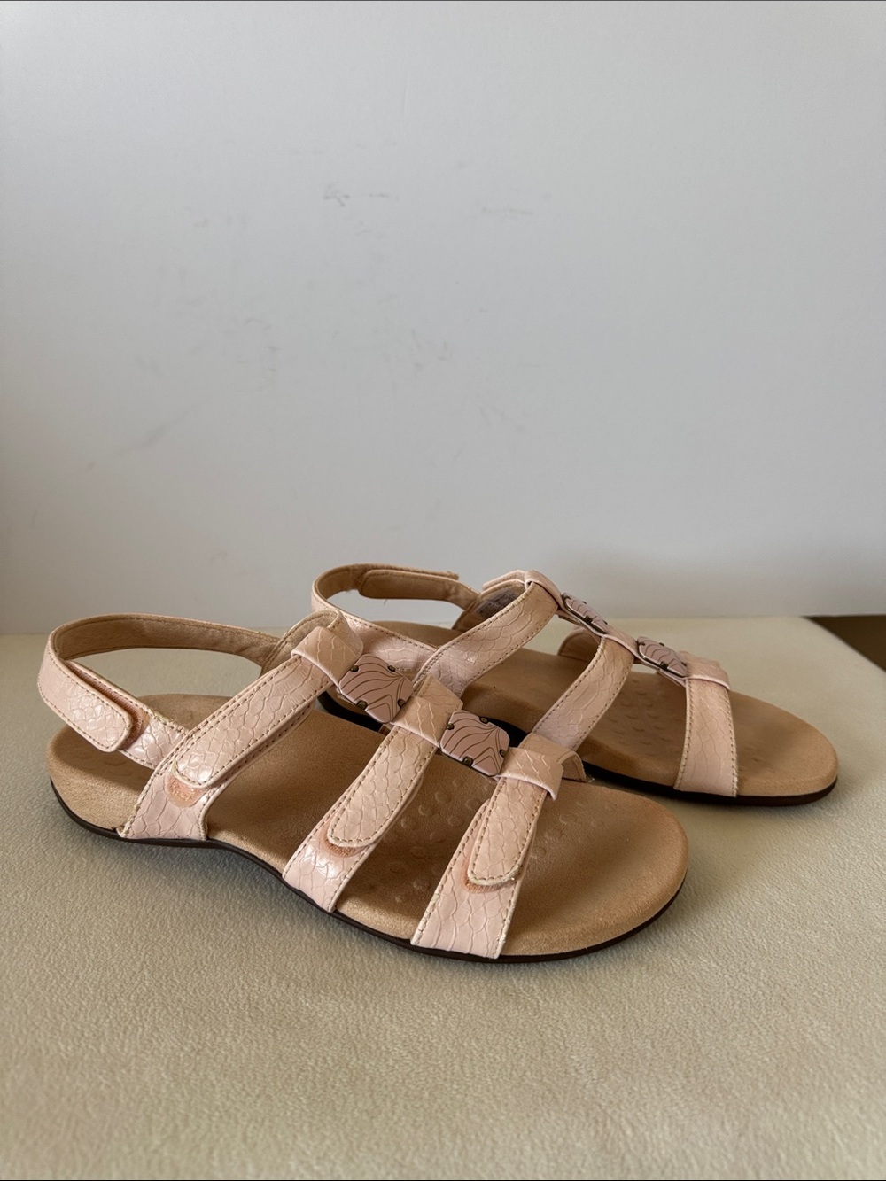 Vionic Rest Amber Snake Womens Pink sandals
